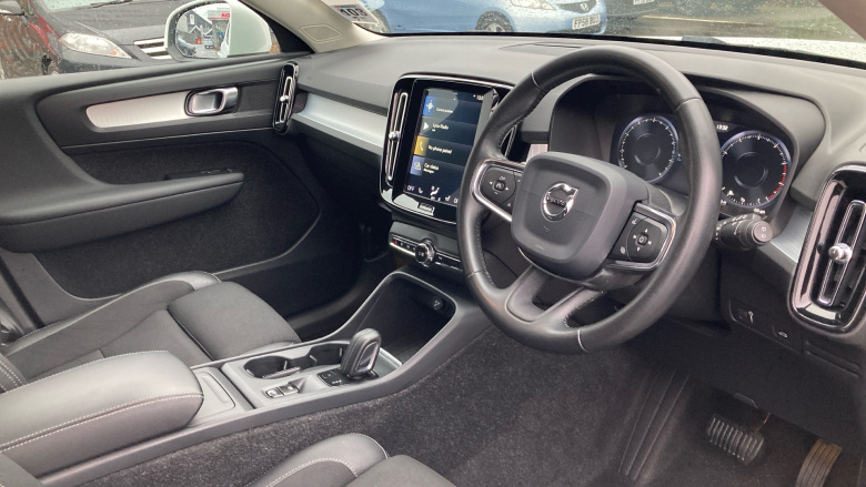 Volvo Xc40 2.0 T4 Momentum Pro 5dr AWD Geartronic Petrol Estate